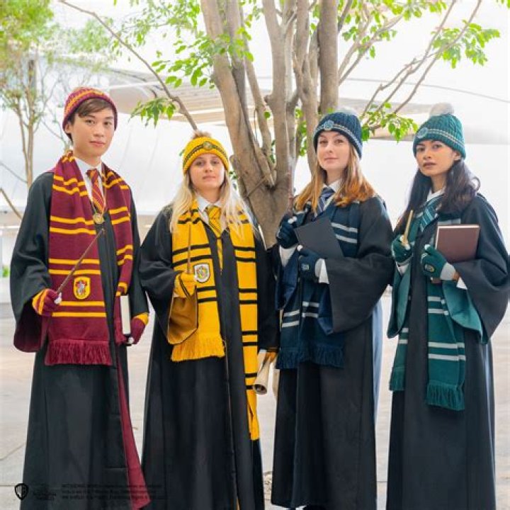 Does Harry Potter wear a cape?