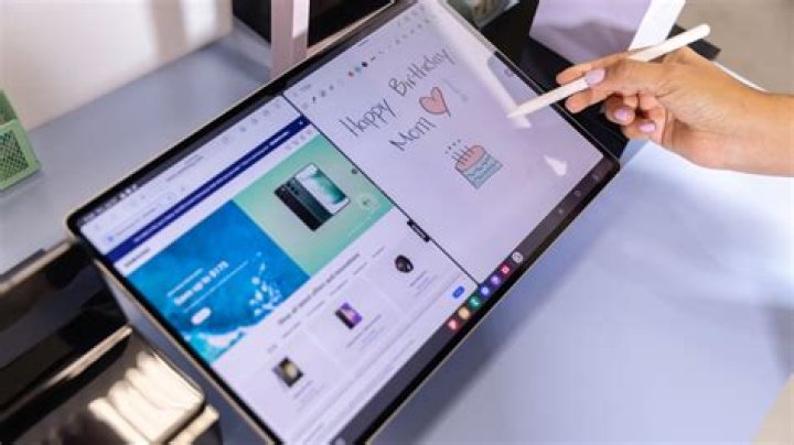 How do I zoom my Android tablet into a whiteboard?