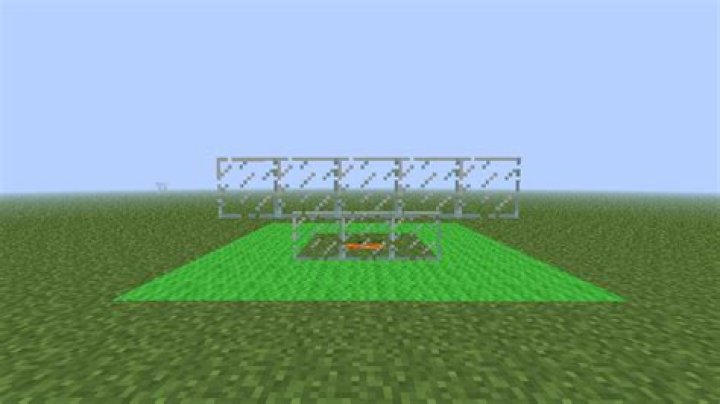How far can lava spread fire Minecraft?